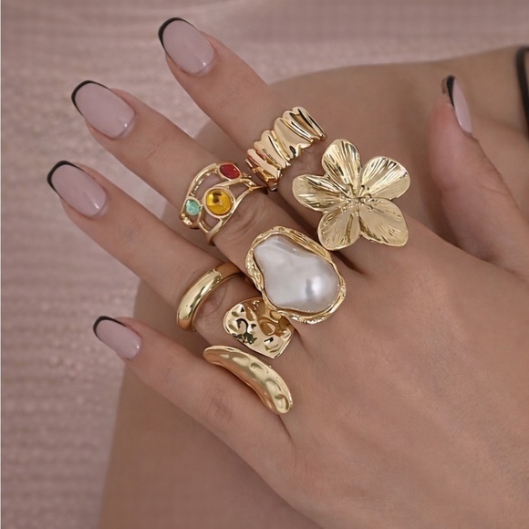 Anthropologie Jewelry - Golden Goddess Boho Luxe Gold 6 Piece Ring Set